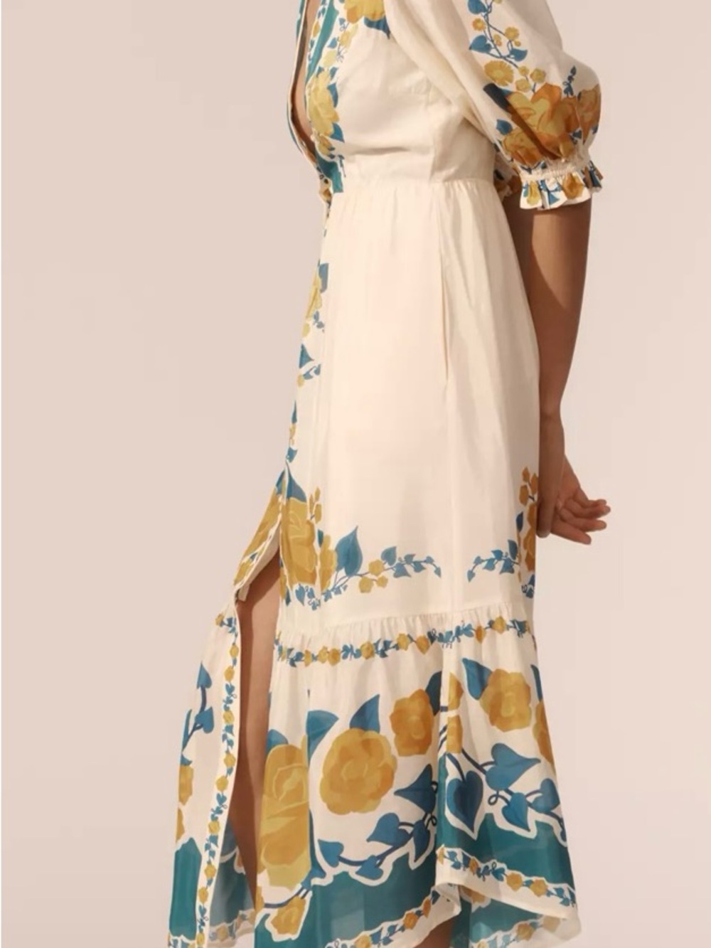 Farm Rio x
Anthropologie Puff-Sleeve Printed Midi
Dress. Size L - Picture 3 of 11